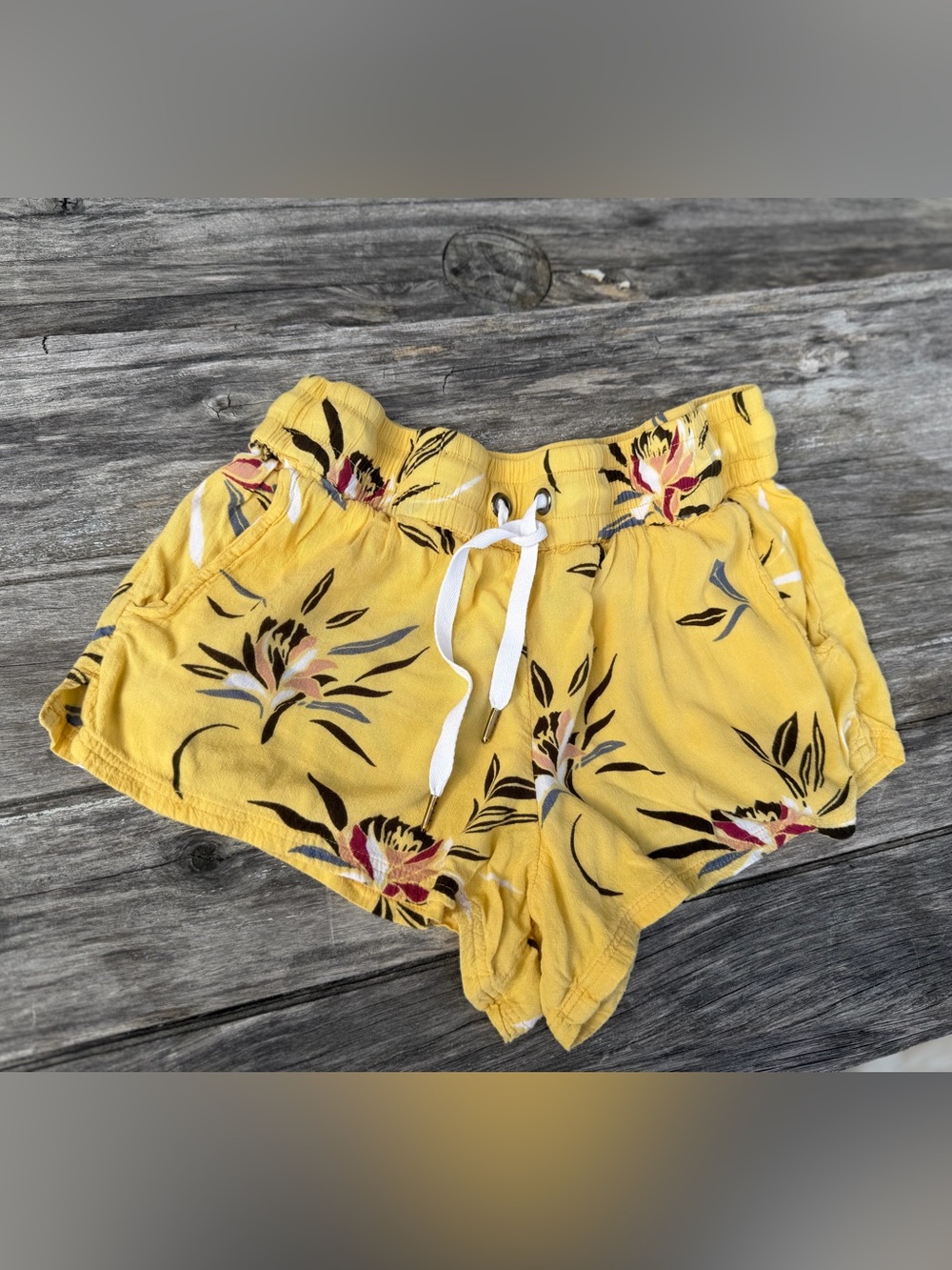 Women’s Jetty Surf Shorts Yellow Tropical Elastic Waist Pockets Medium Boxer